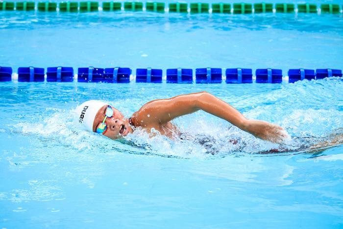 Blind swimmer trains for the paralympics